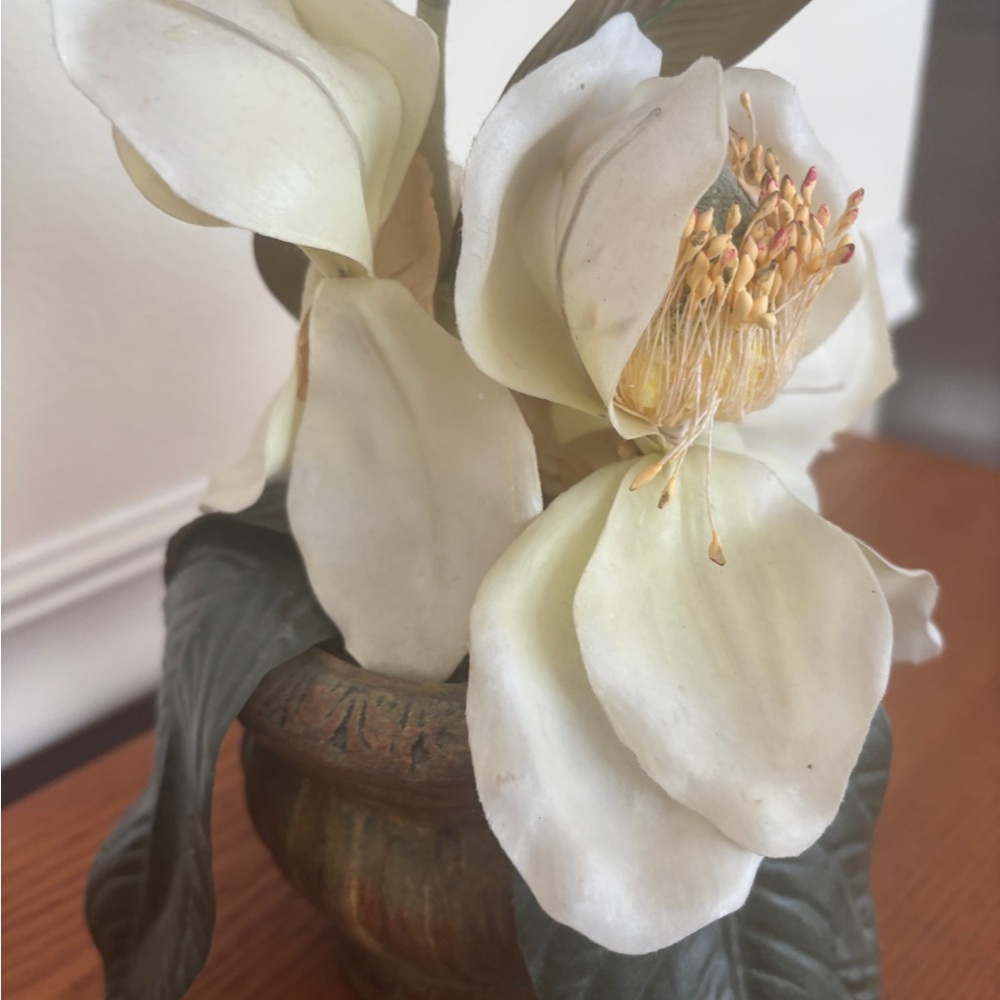 Source Unknown Cream and Green Faux Floral Arrangement